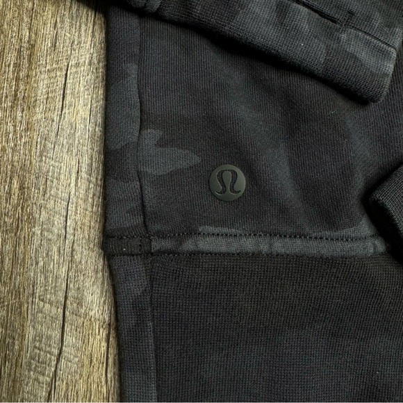 lululemon Camo Scuba Crewneck Sweatshirt Size 12 - Picture 7 of 8